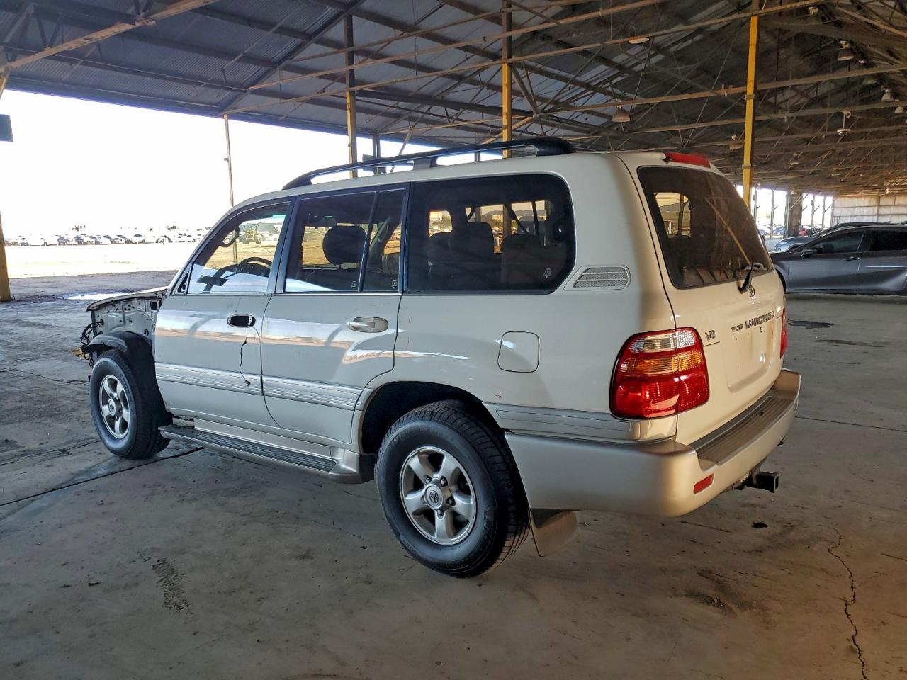 2000 TOYOTA LAND CRUISER photo 2