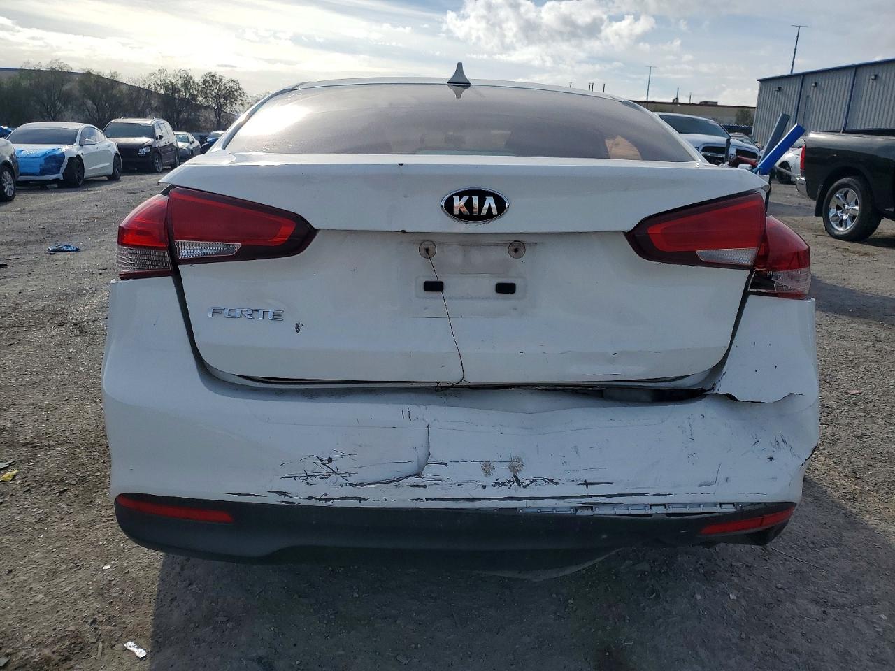 2018 KIA FORTE LX photo 6