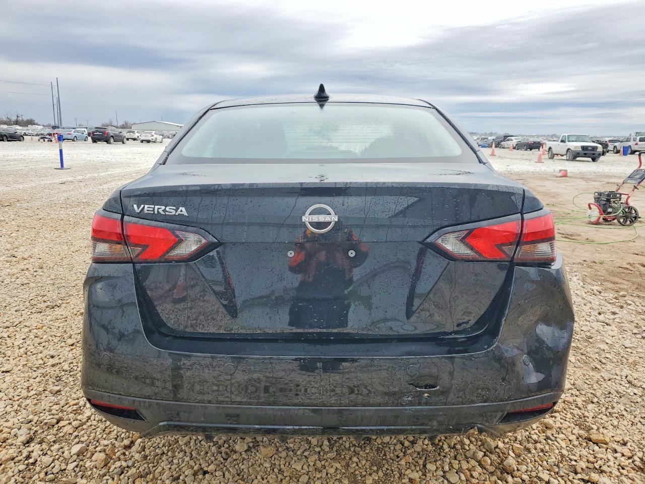 2025 NISSAN VERSA SV photo 6