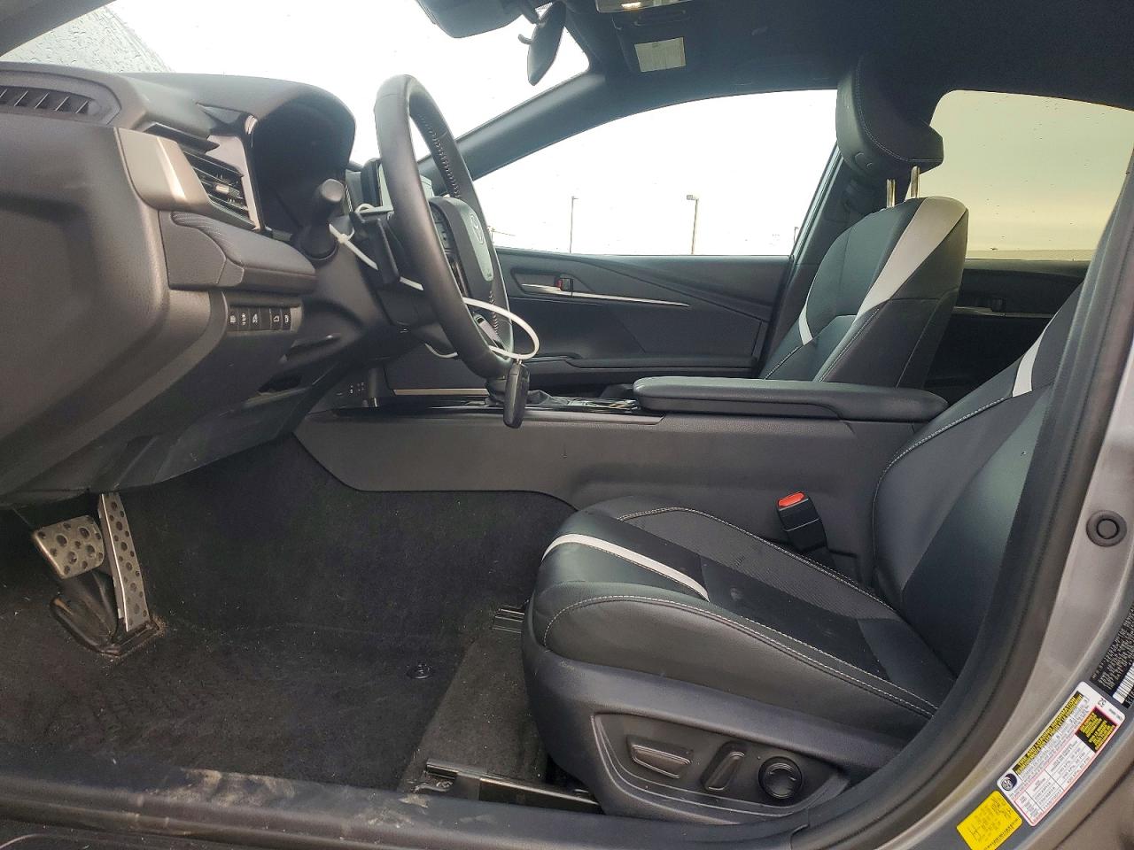 2025 TOYOTA CAMRY photo 13