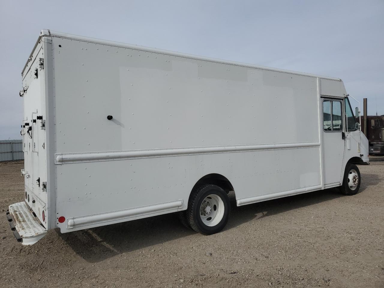 2015 FORD F59 - DELIVERY TRUCK photo 5