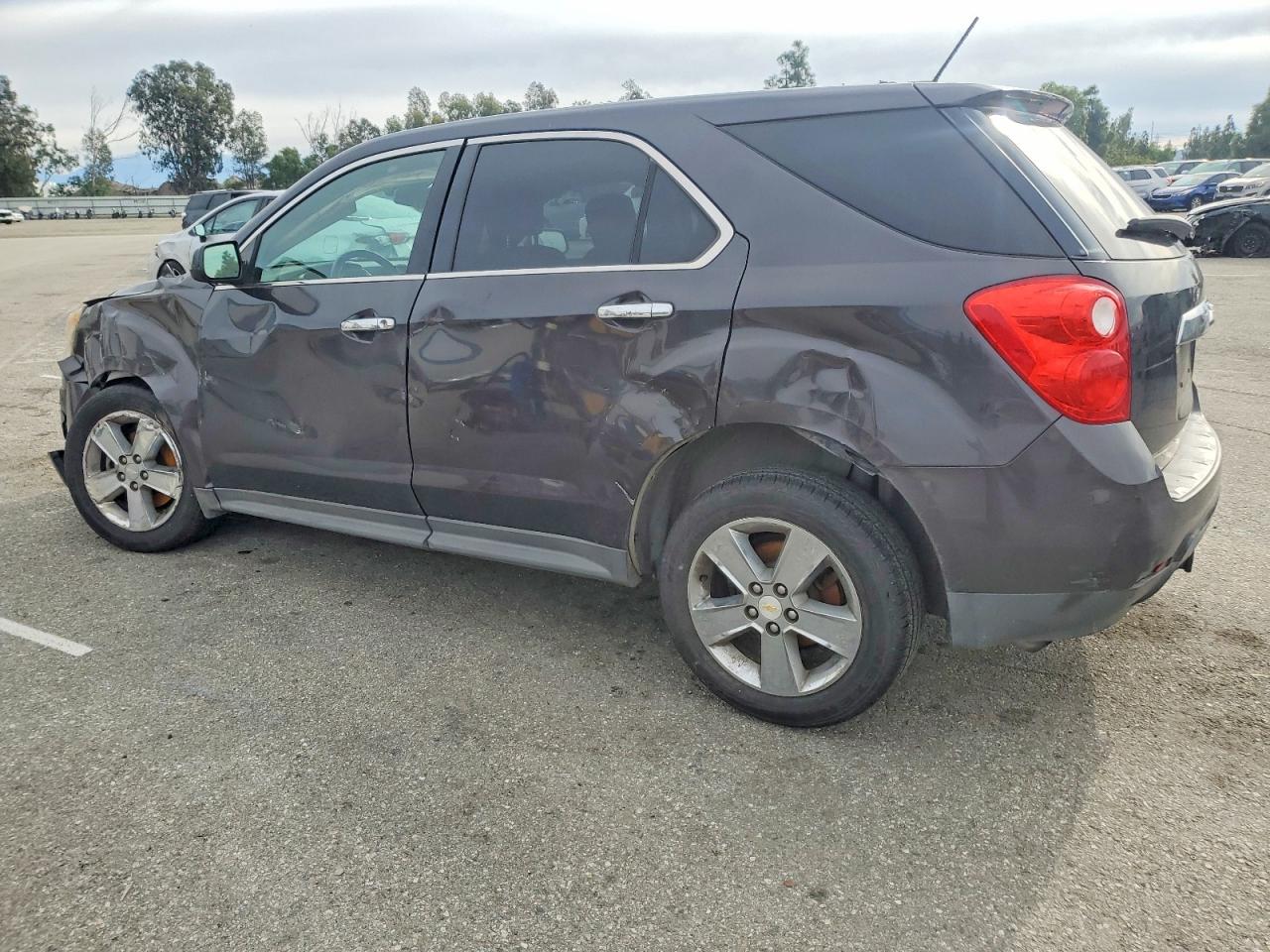 2015 CHEVROLET EQUINOX LT photo 2