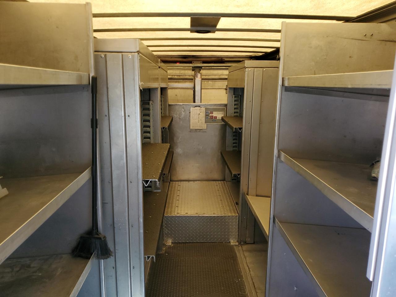 2010 FORD E-450 *** STEP VAN *** photo 11