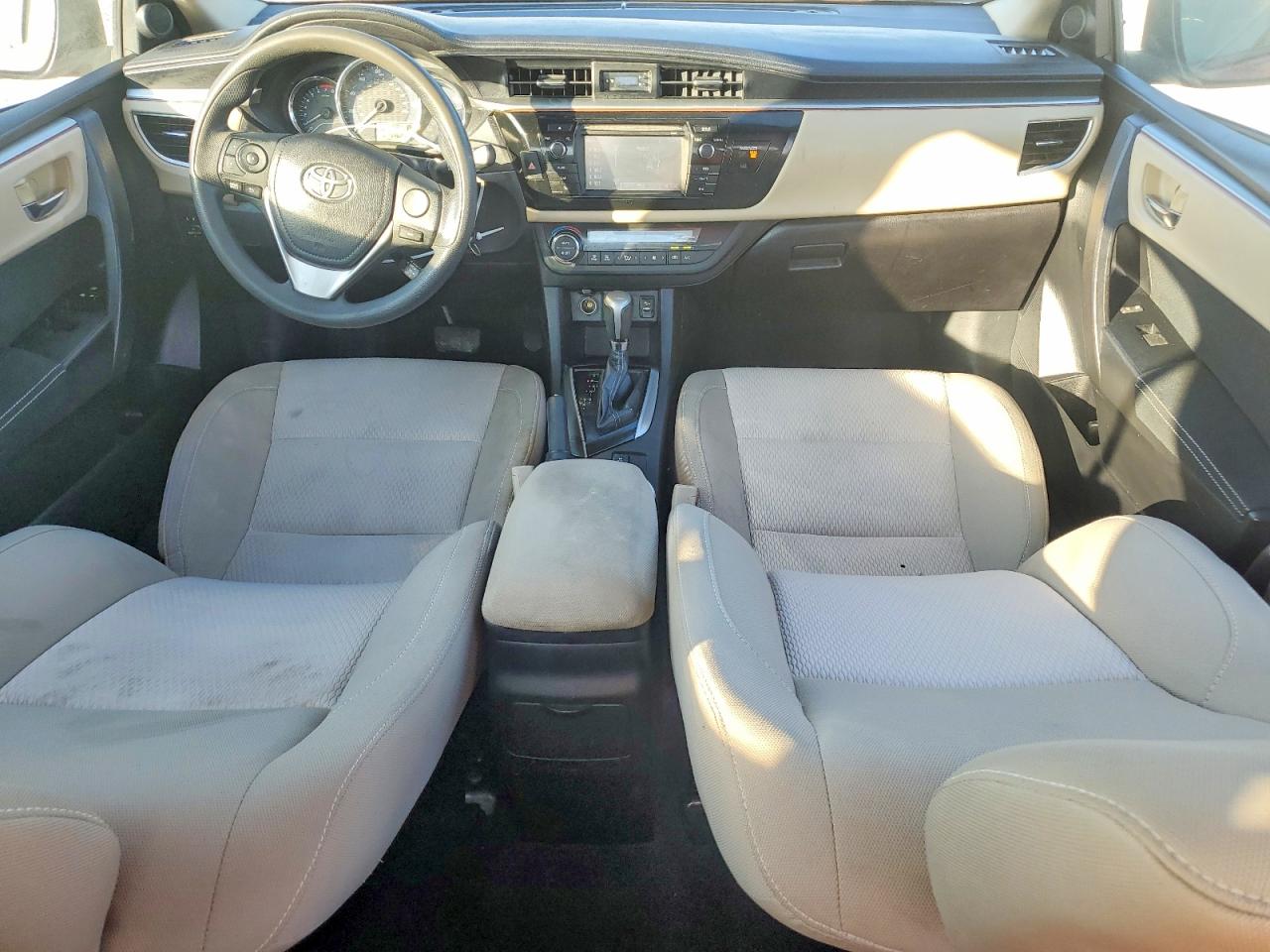 2015 TOYOTA COROLLA L photo 8