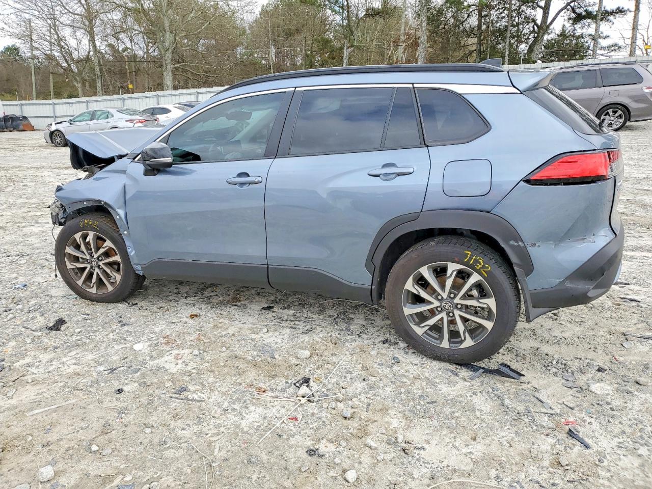 2025 TOYOTA COROLLA CROSS XLE photo 3