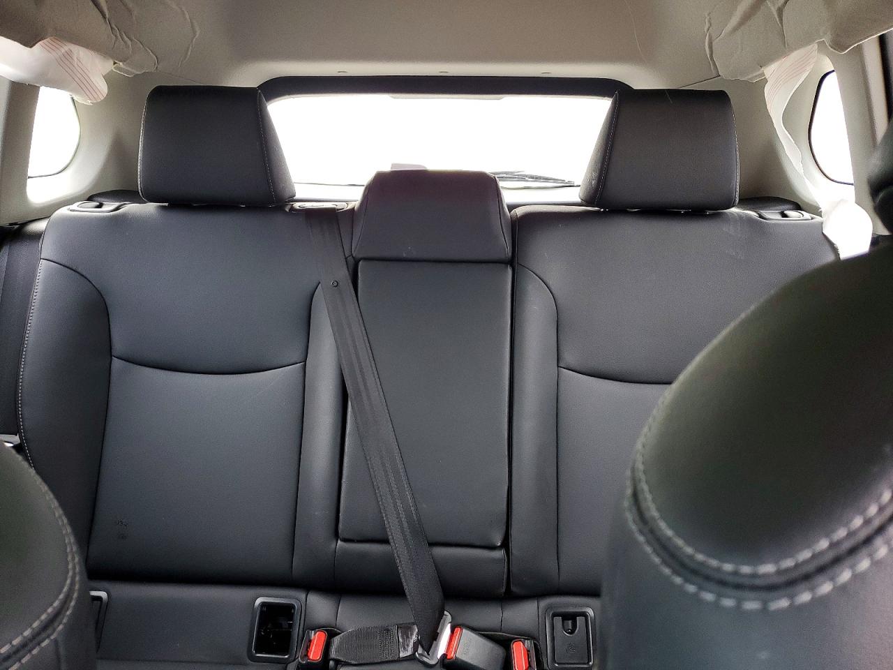 2025 TOYOTA COROLLA CROSS XLE photo 19