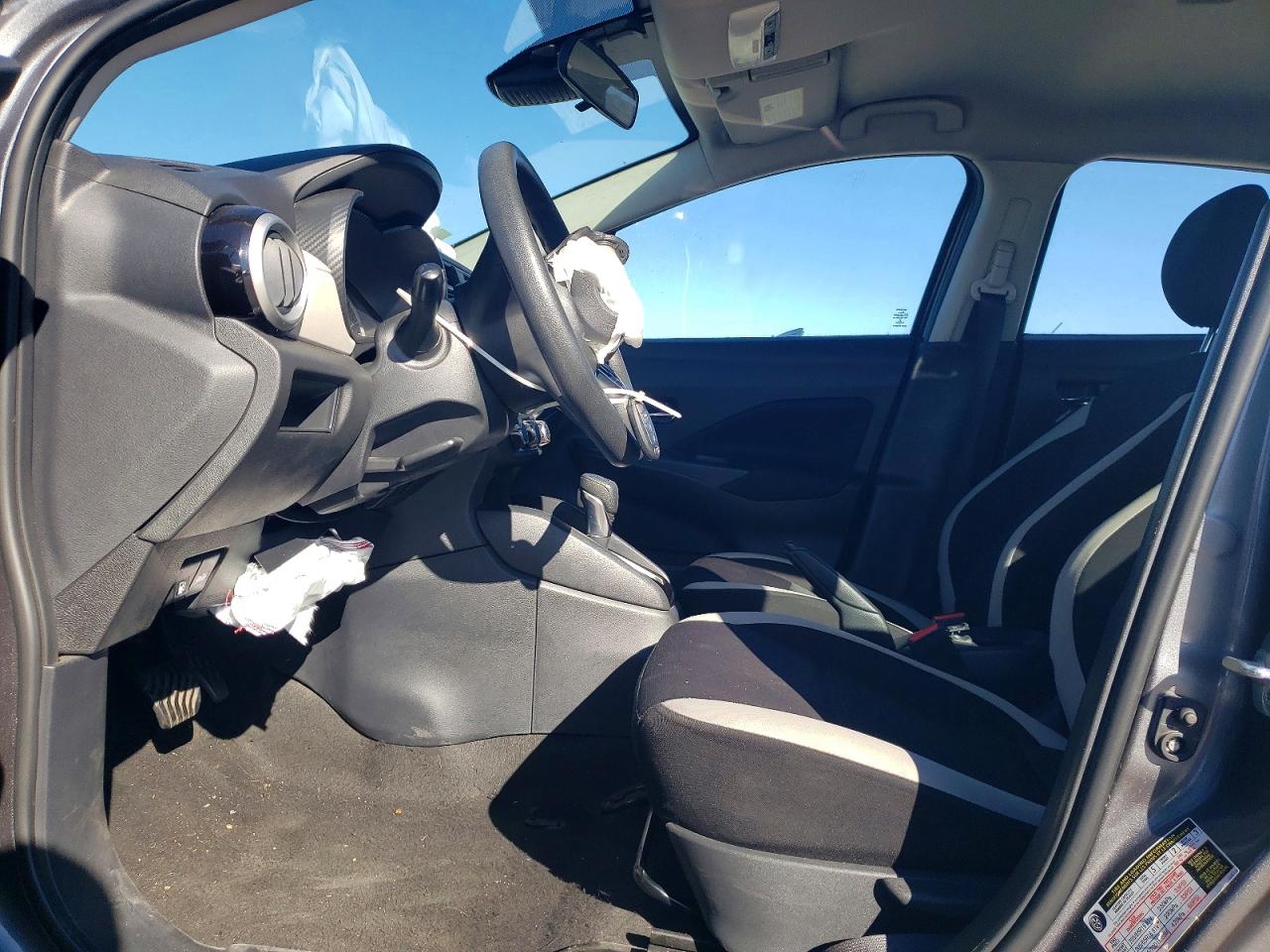 2021 NISSAN VERSA SV photo 13