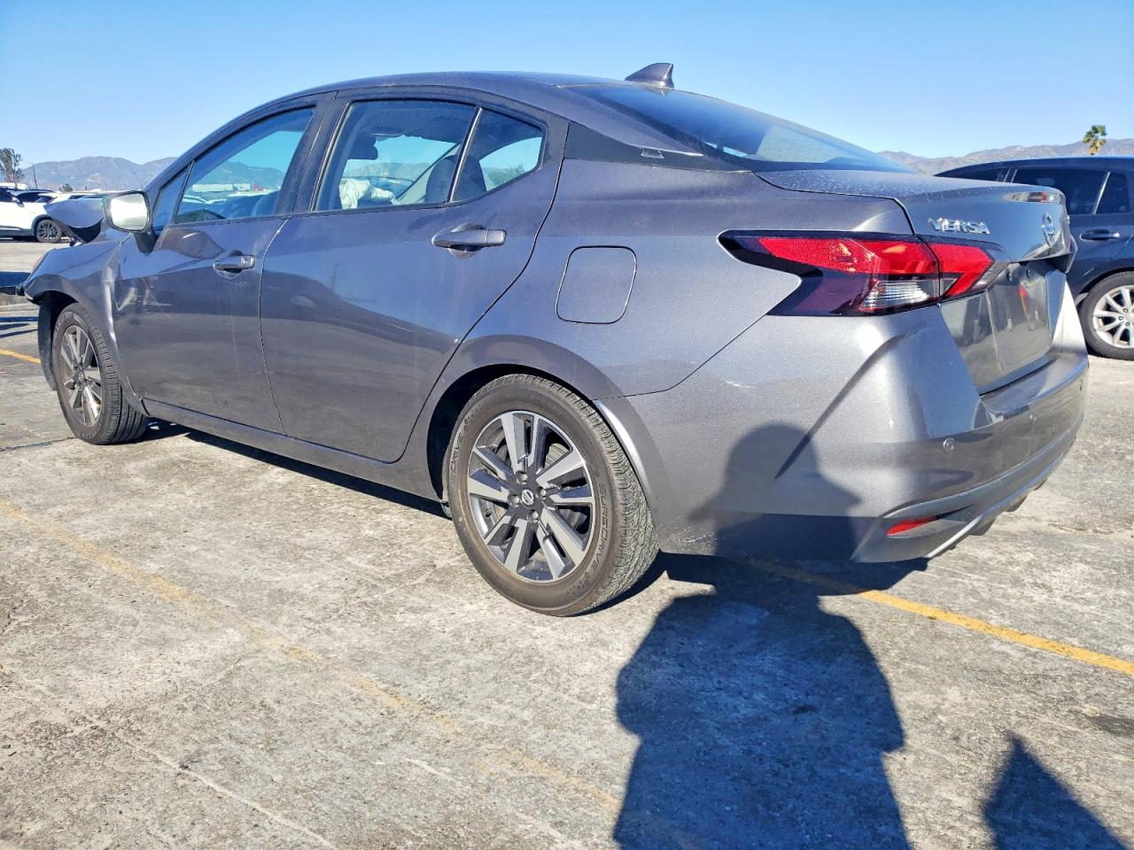 2021 NISSAN VERSA SV photo 3