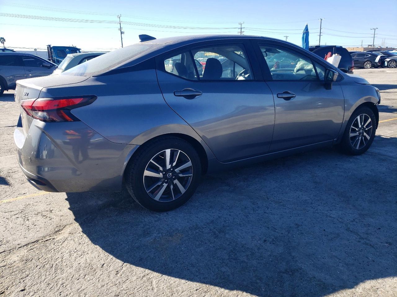 2021 NISSAN VERSA SV photo 5
