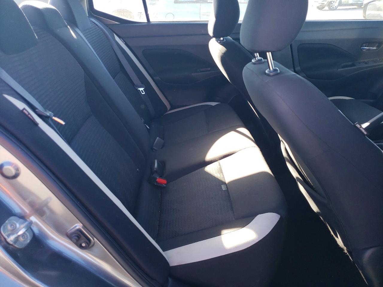 2021 NISSAN VERSA SV photo 19