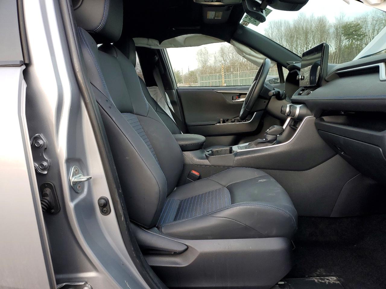 2024 TOYOTA RAV4 XSE photo 7