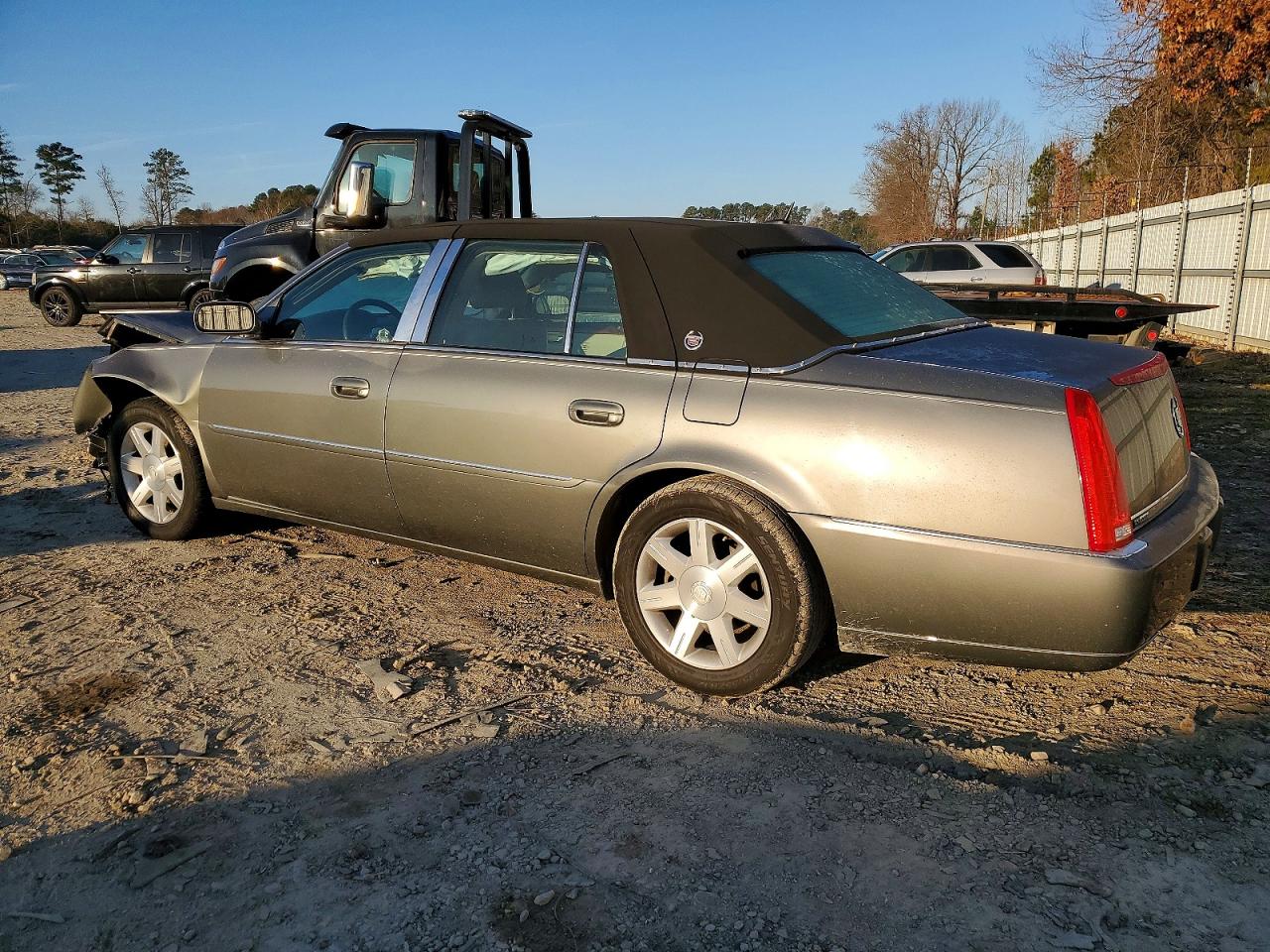 2007 CADILLAC DTS photo 2