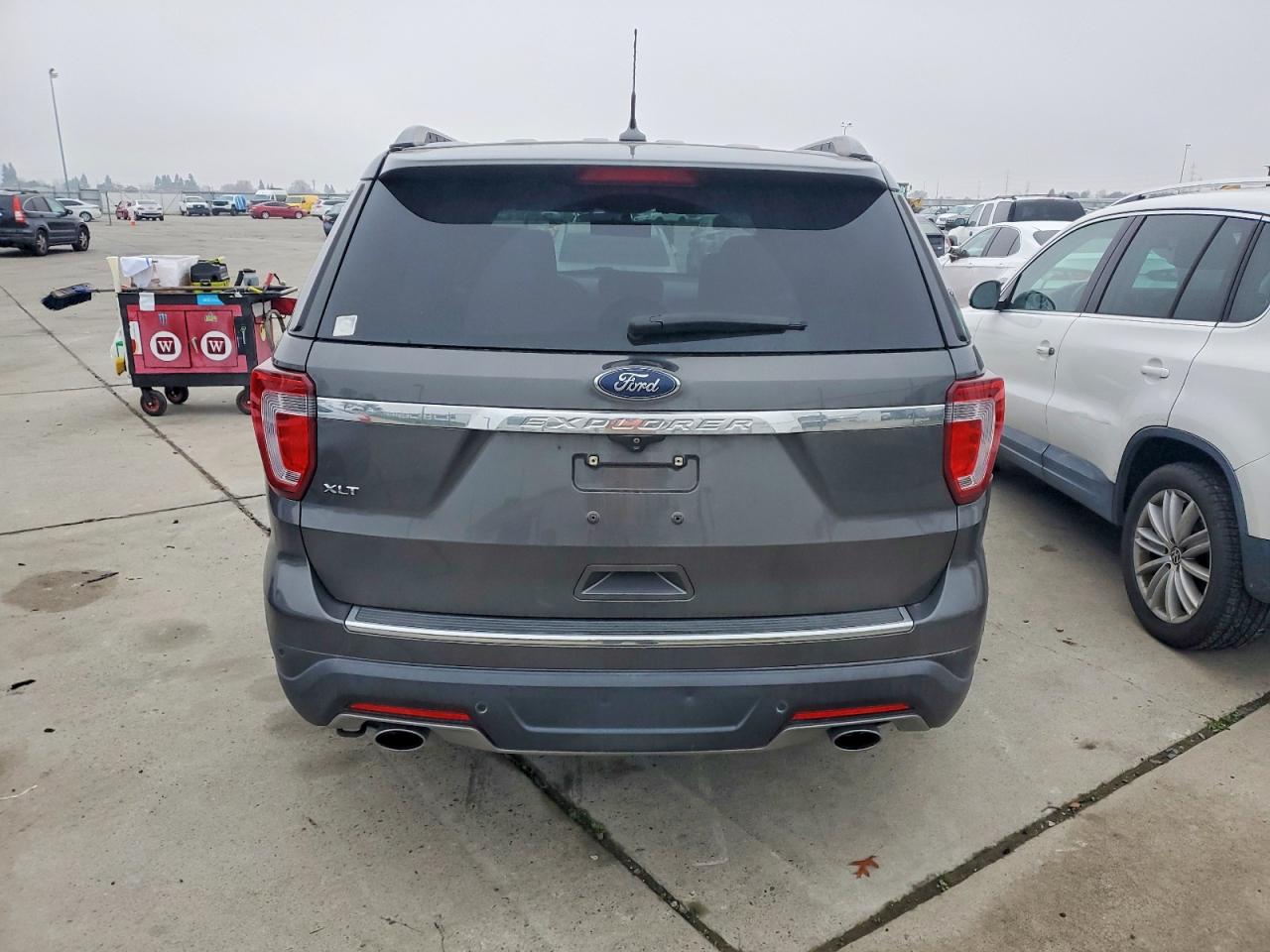 2018 FORD EXPLORER XLT photo 6