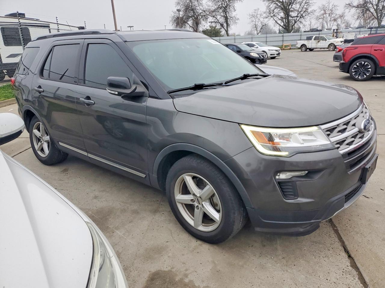 2018 FORD EXPLORER XLT photo 4