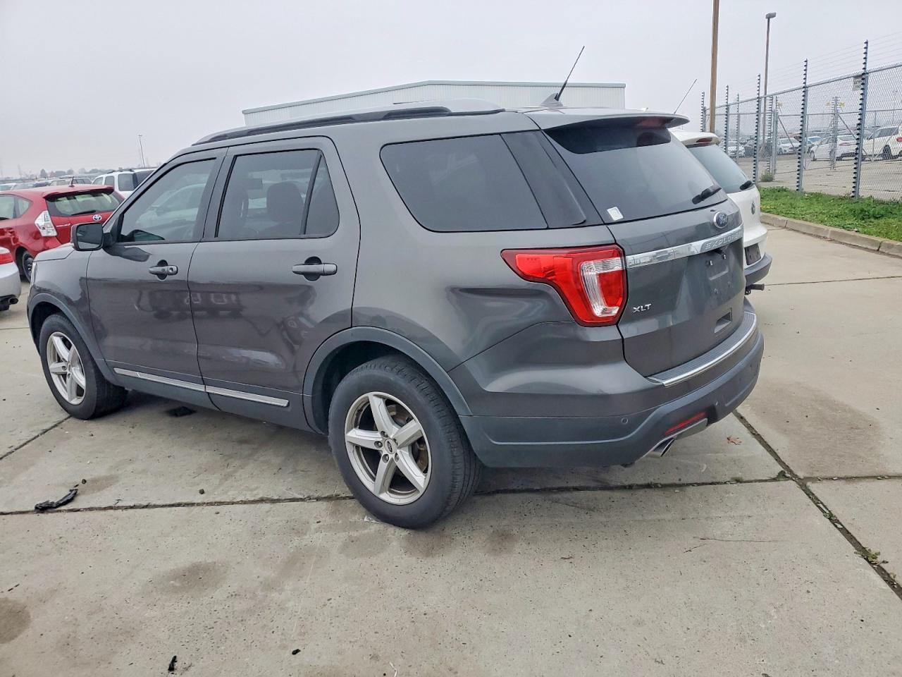 2018 FORD EXPLORER XLT photo 2