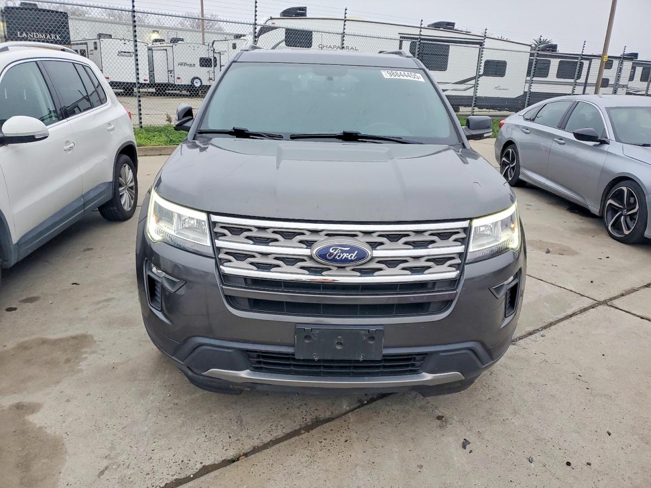 2018 FORD EXPLORER XLT photo 5