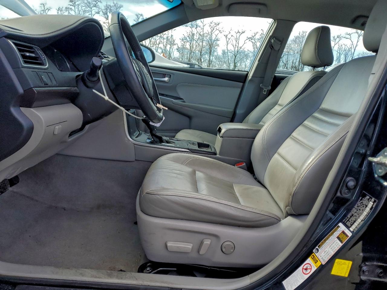 2015 TOYOTA CAMRY LE photo 13