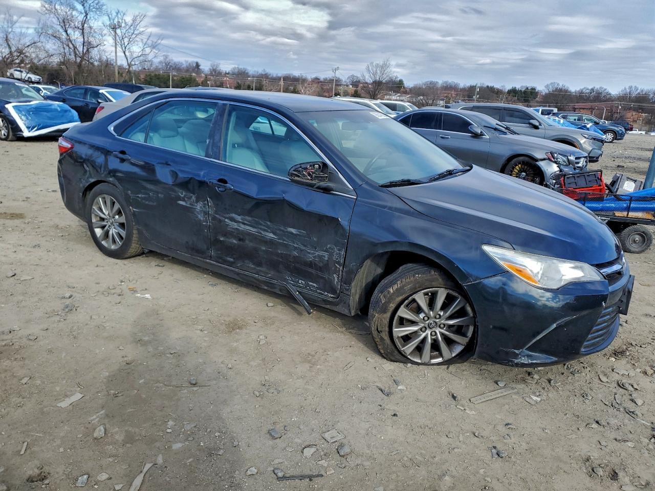 2015 TOYOTA CAMRY LE photo 7