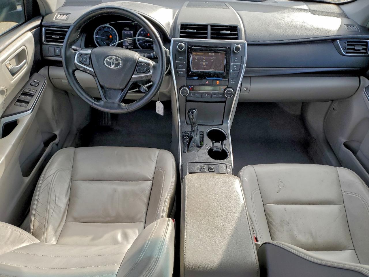 2015 TOYOTA CAMRY LE photo 15