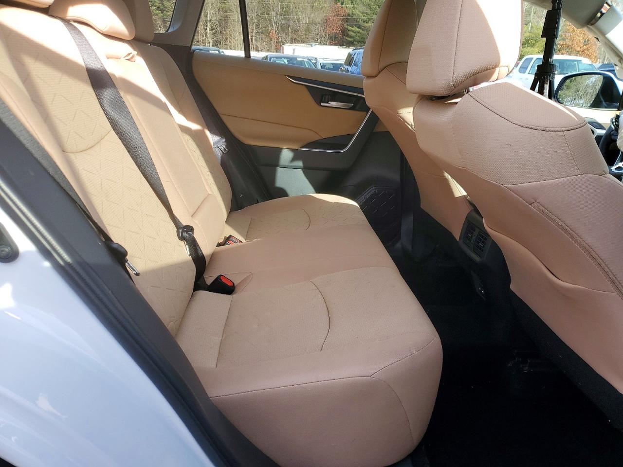 2025 TOYOTA RAV4 XLE photo 11