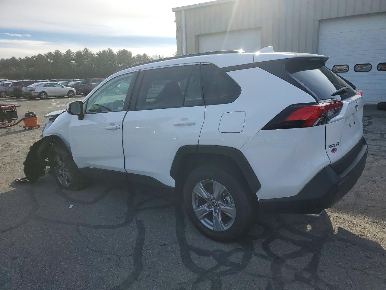 2025 TOYOTA RAV4 XLE photo 2