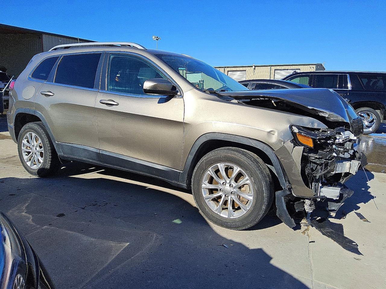 2019 JEEP CHEROKEE LATITUDE photo 4