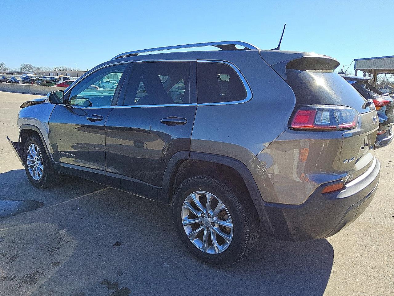 2019 JEEP CHEROKEE LATITUDE photo 2