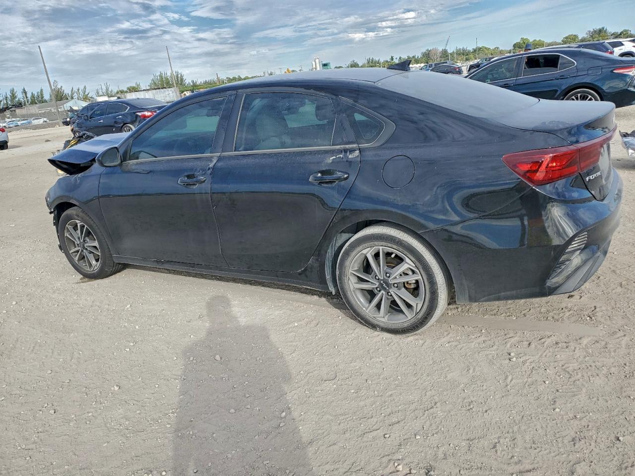 2023 KIA FORTE LX photo 3