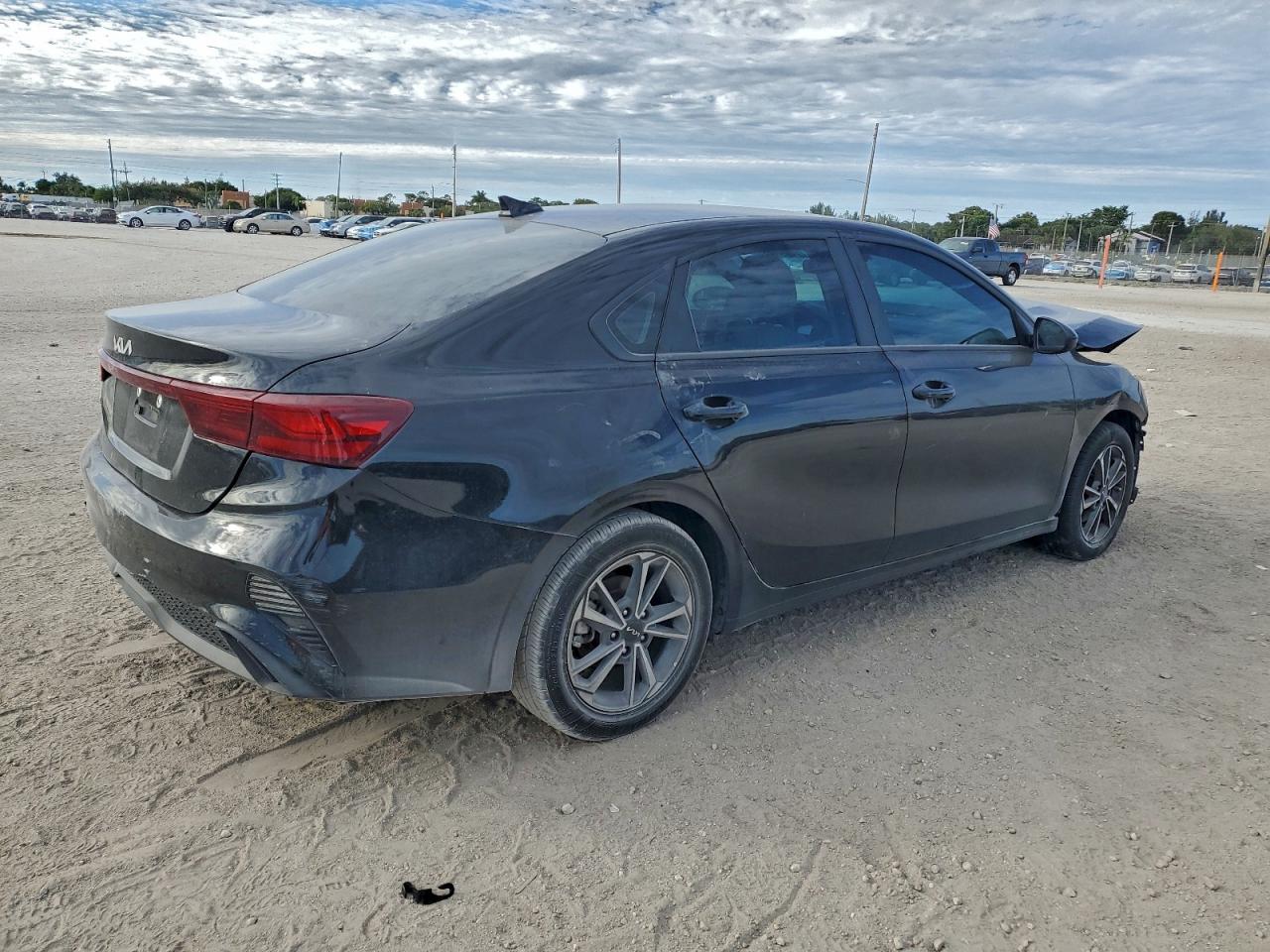 2023 KIA FORTE LX photo 5