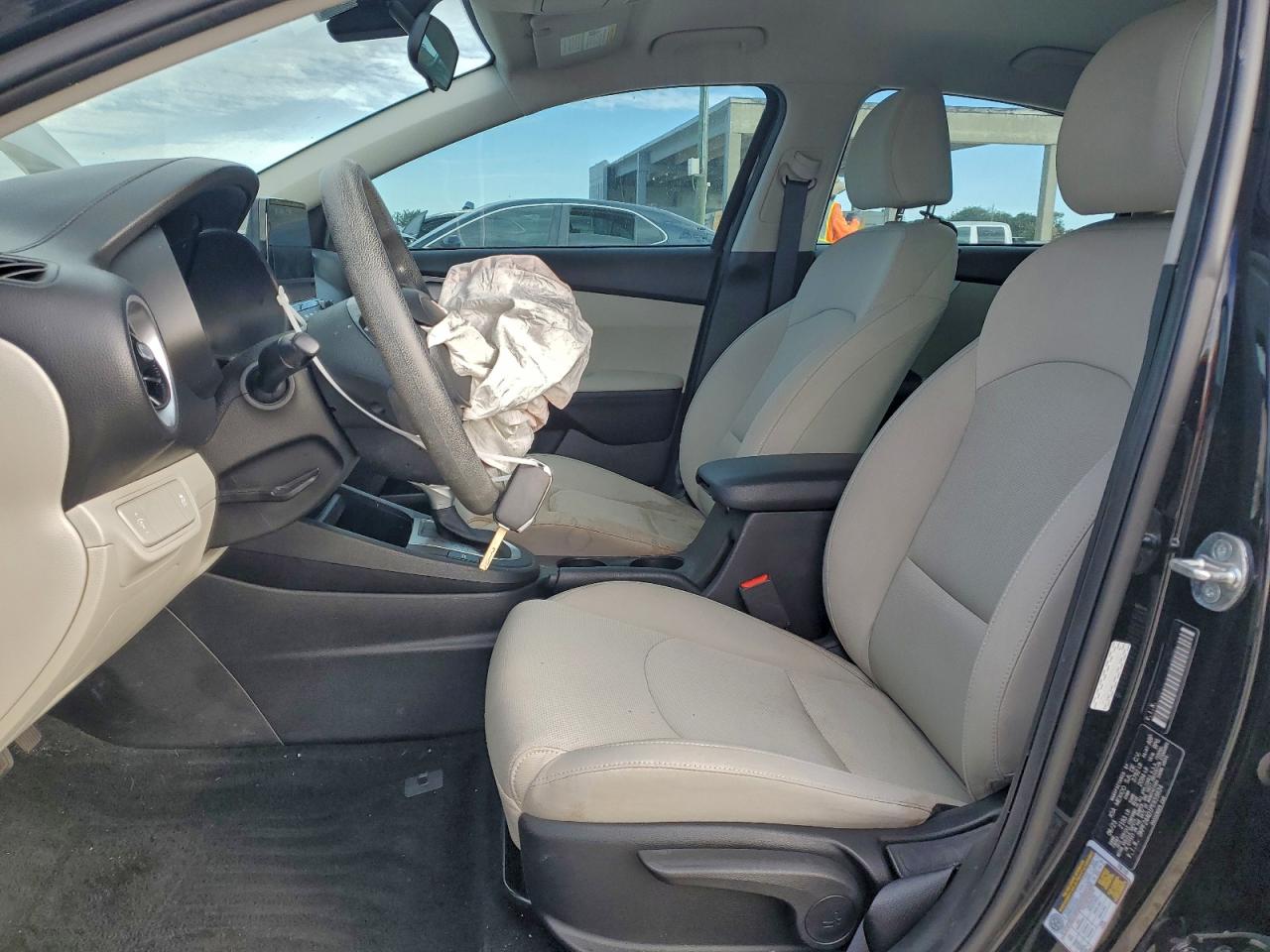2023 KIA FORTE LX photo 13