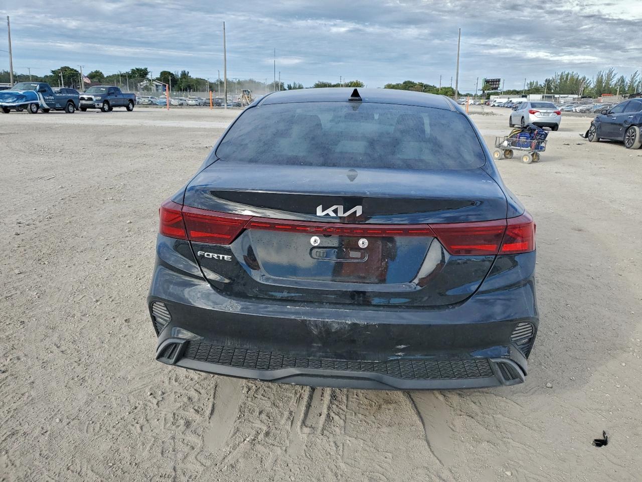 2023 KIA FORTE LX photo 11