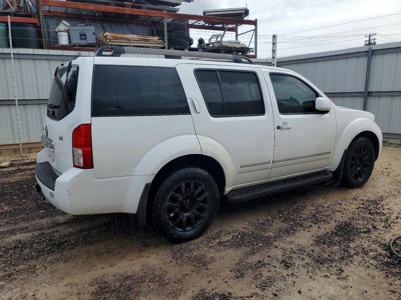 2011 NISSAN PATHFINDER S photo 3