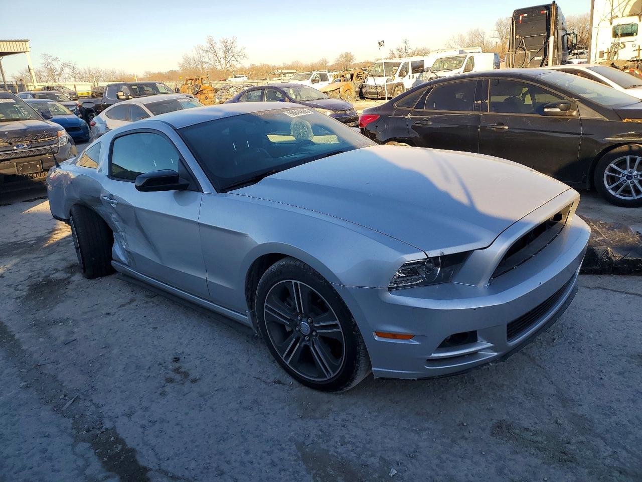 2013 FORD MUSTANG photo 4