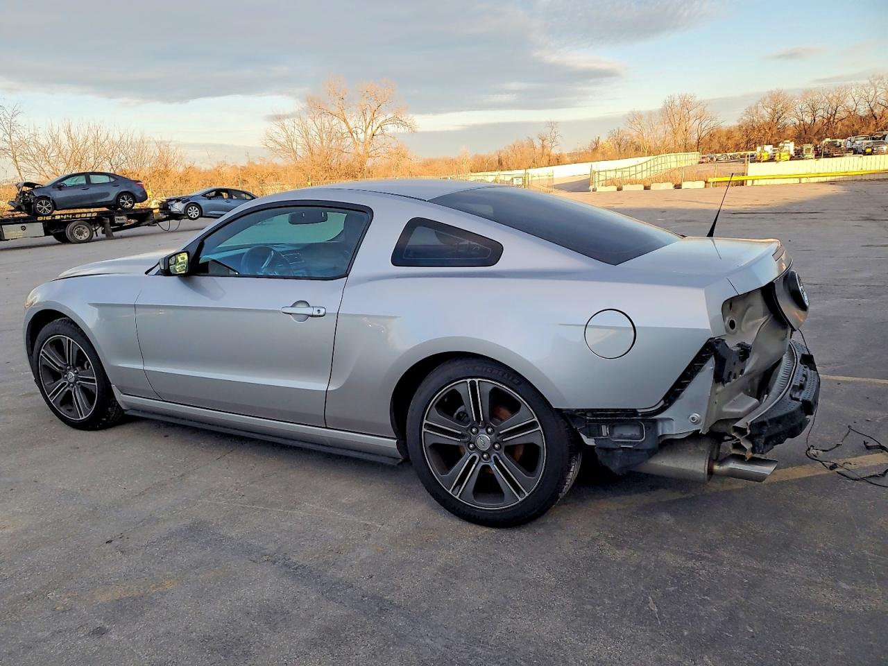 2013 FORD MUSTANG photo 2