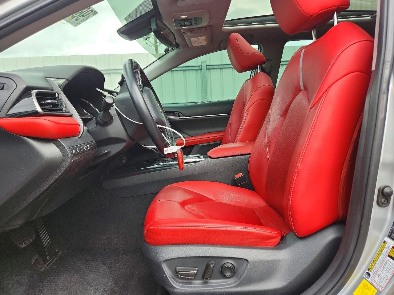 2019 TOYOTA CAMRY XSE photo 7