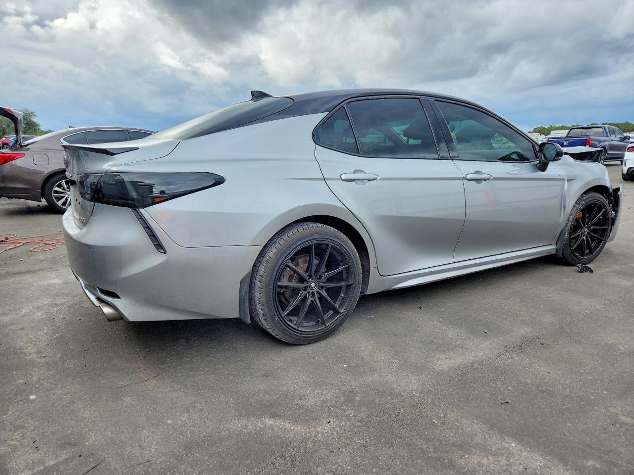 2019 TOYOTA CAMRY XSE photo 3