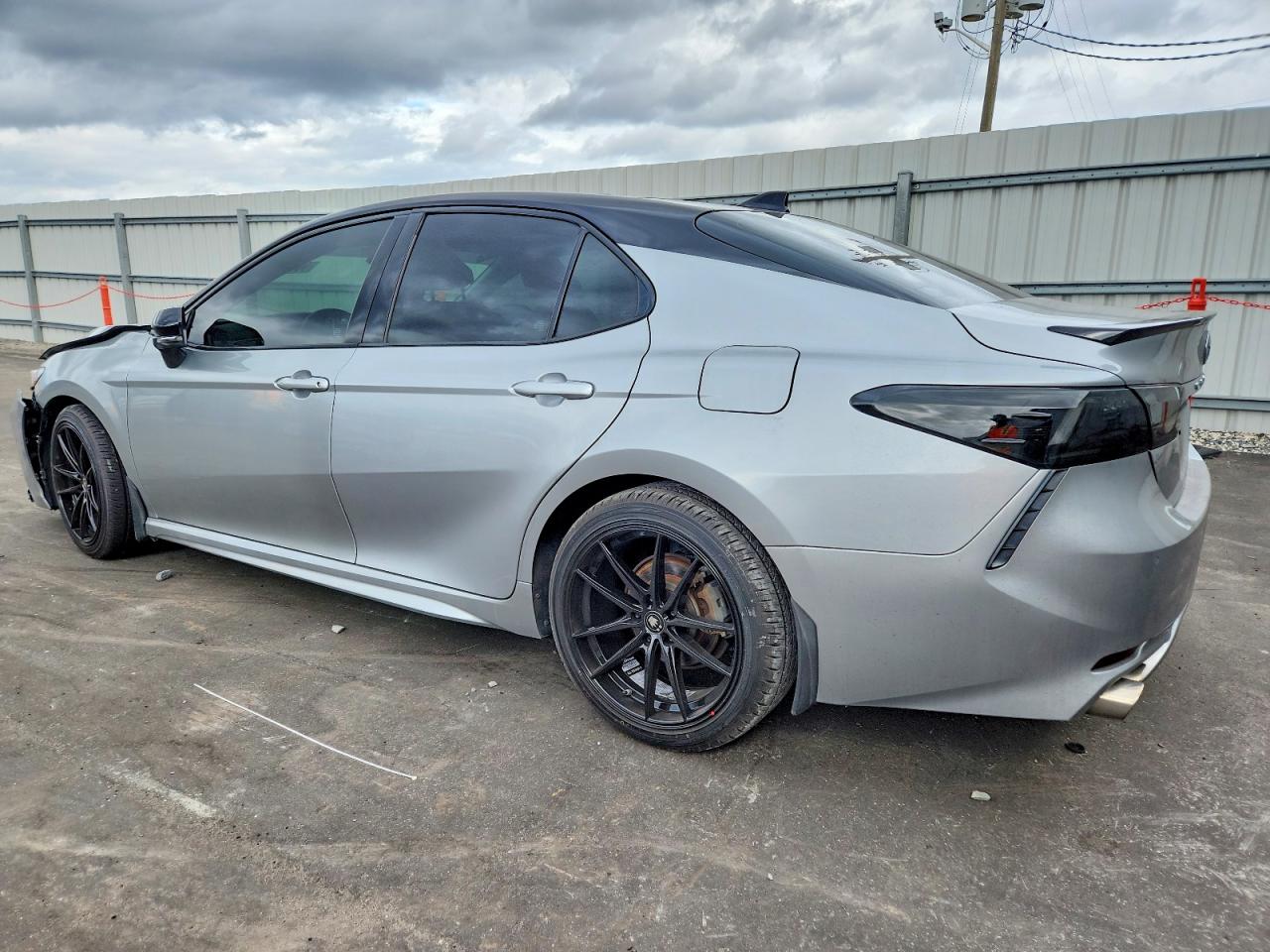 2019 TOYOTA CAMRY XSE photo 2