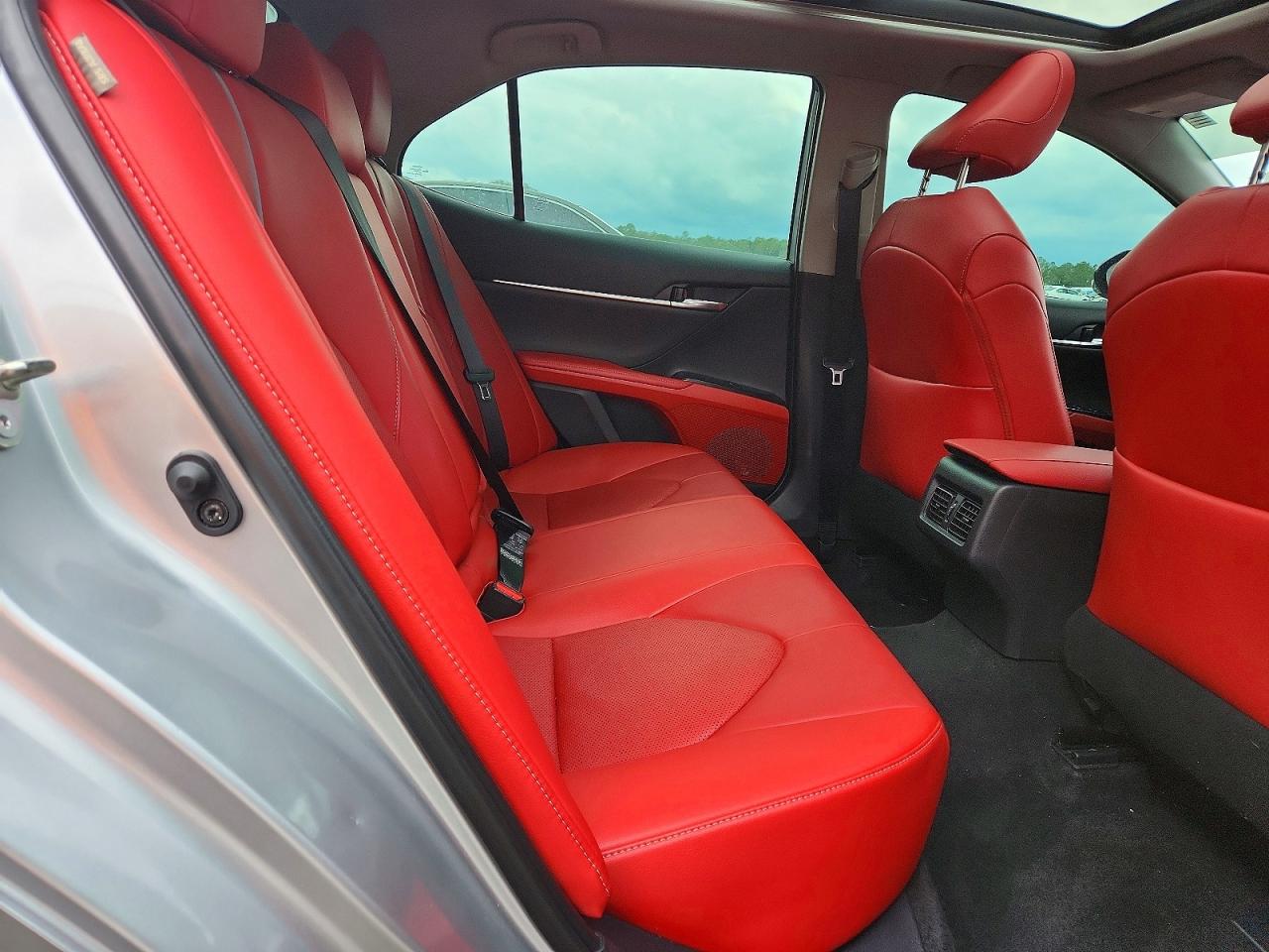 2019 TOYOTA CAMRY XSE photo 10