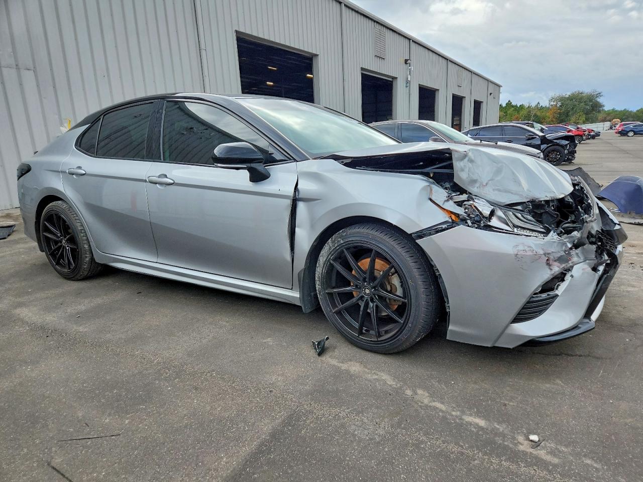 2019 TOYOTA CAMRY XSE photo 4
