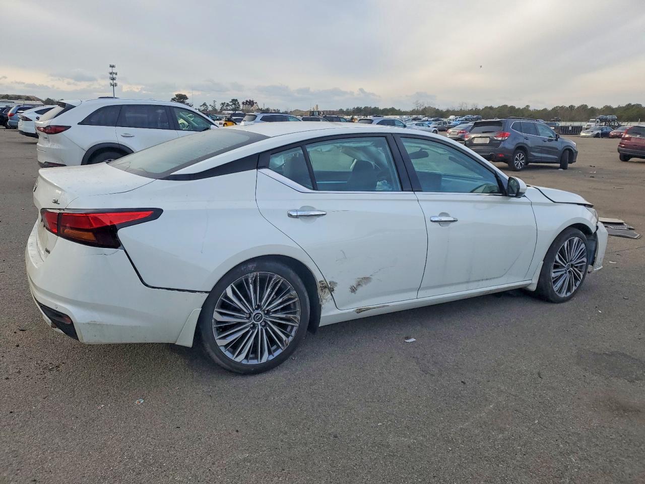 2024 NISSAN ALTIMA SL photo 3