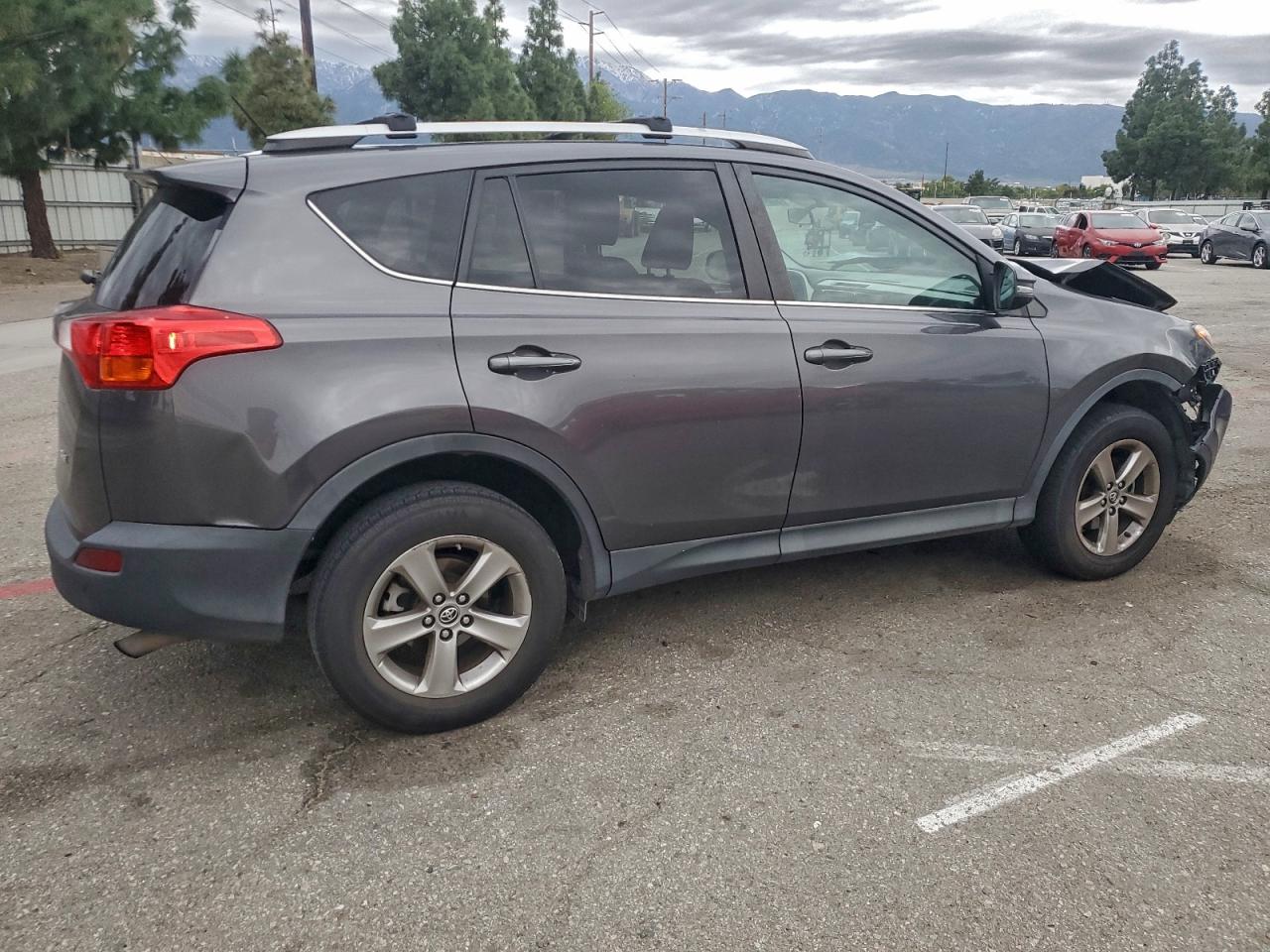 2015 TOYOTA RAV4 XLE photo 3