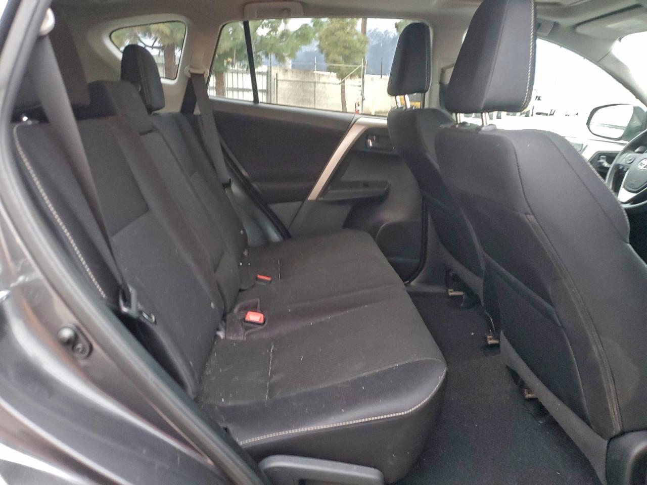 2015 TOYOTA RAV4 XLE photo 11