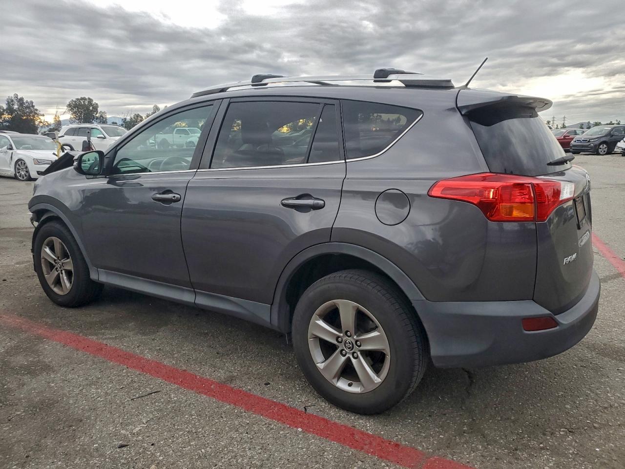 2015 TOYOTA RAV4 XLE photo 2