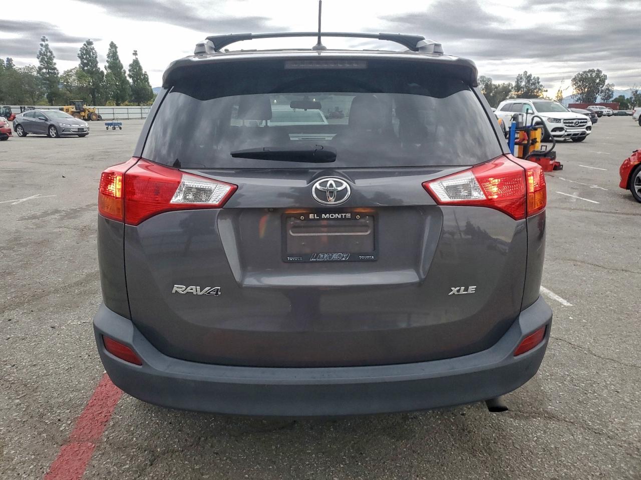 2015 TOYOTA RAV4 XLE photo 6