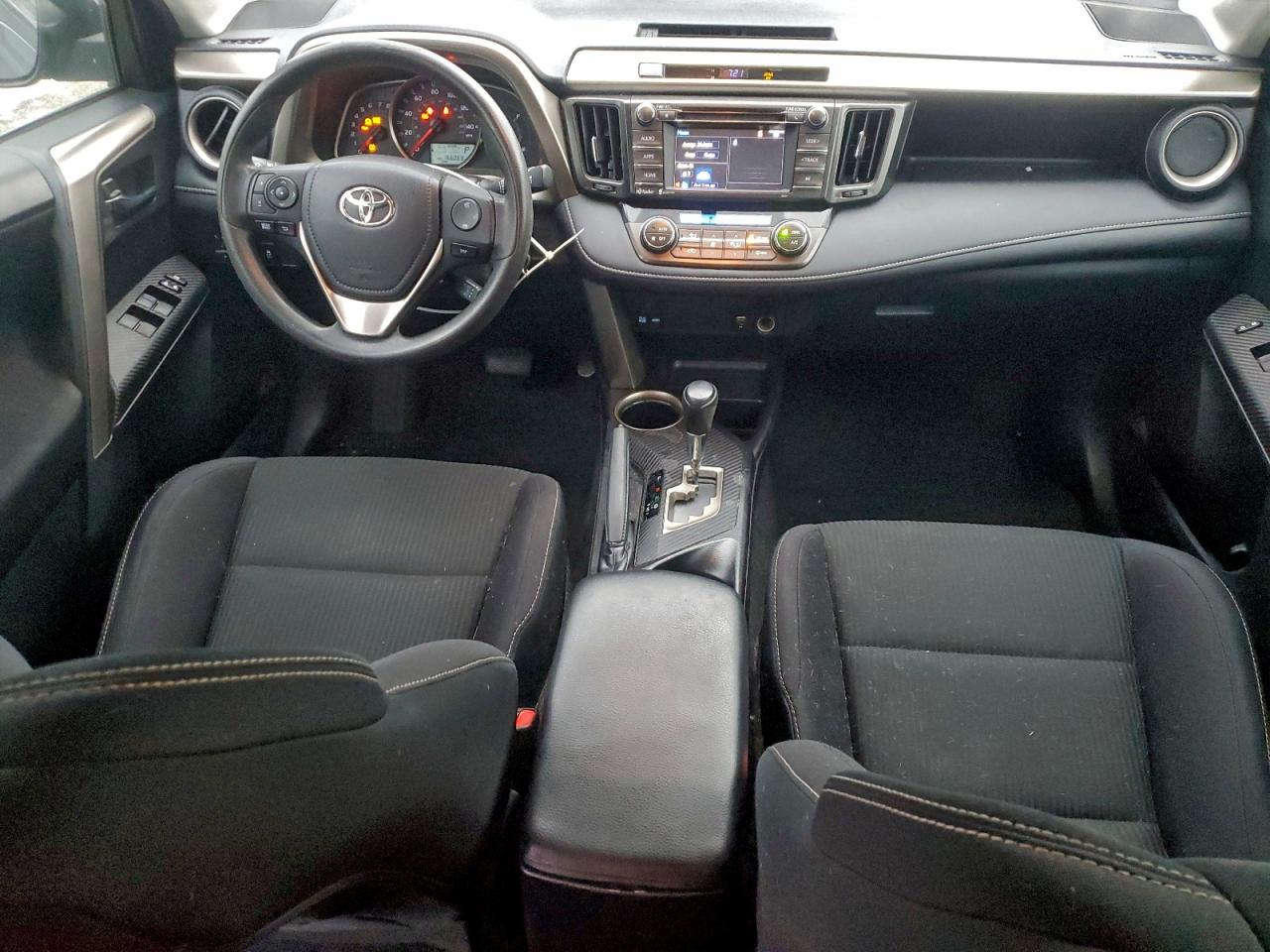2015 TOYOTA RAV4 XLE photo 8