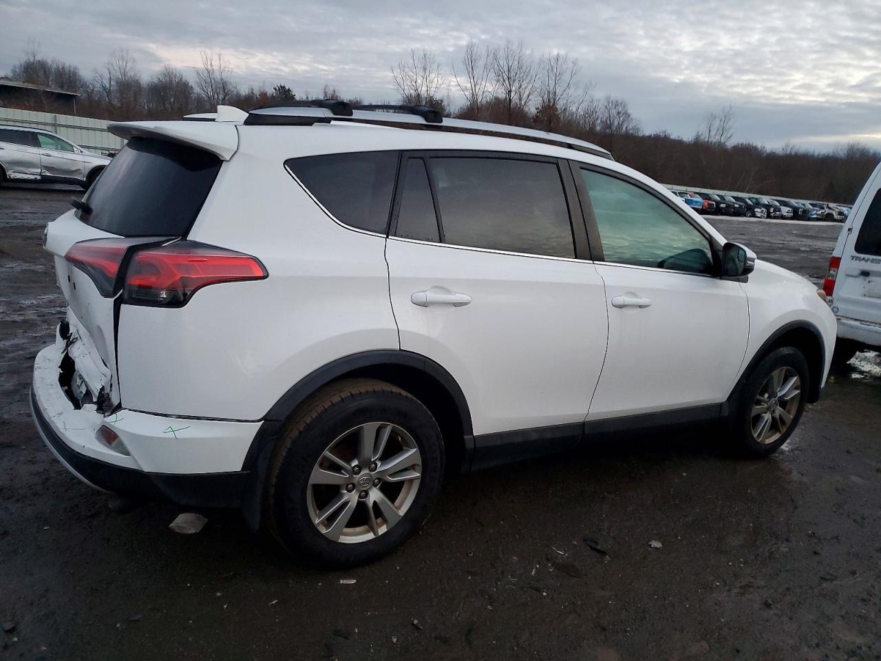 2016 TOYOTA RAV4 XLE photo 3