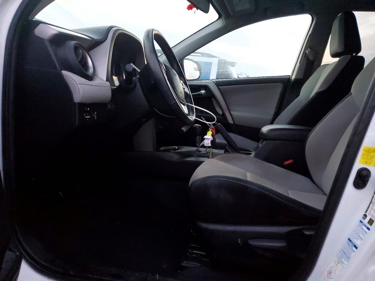2016 TOYOTA RAV4 XLE photo 7
