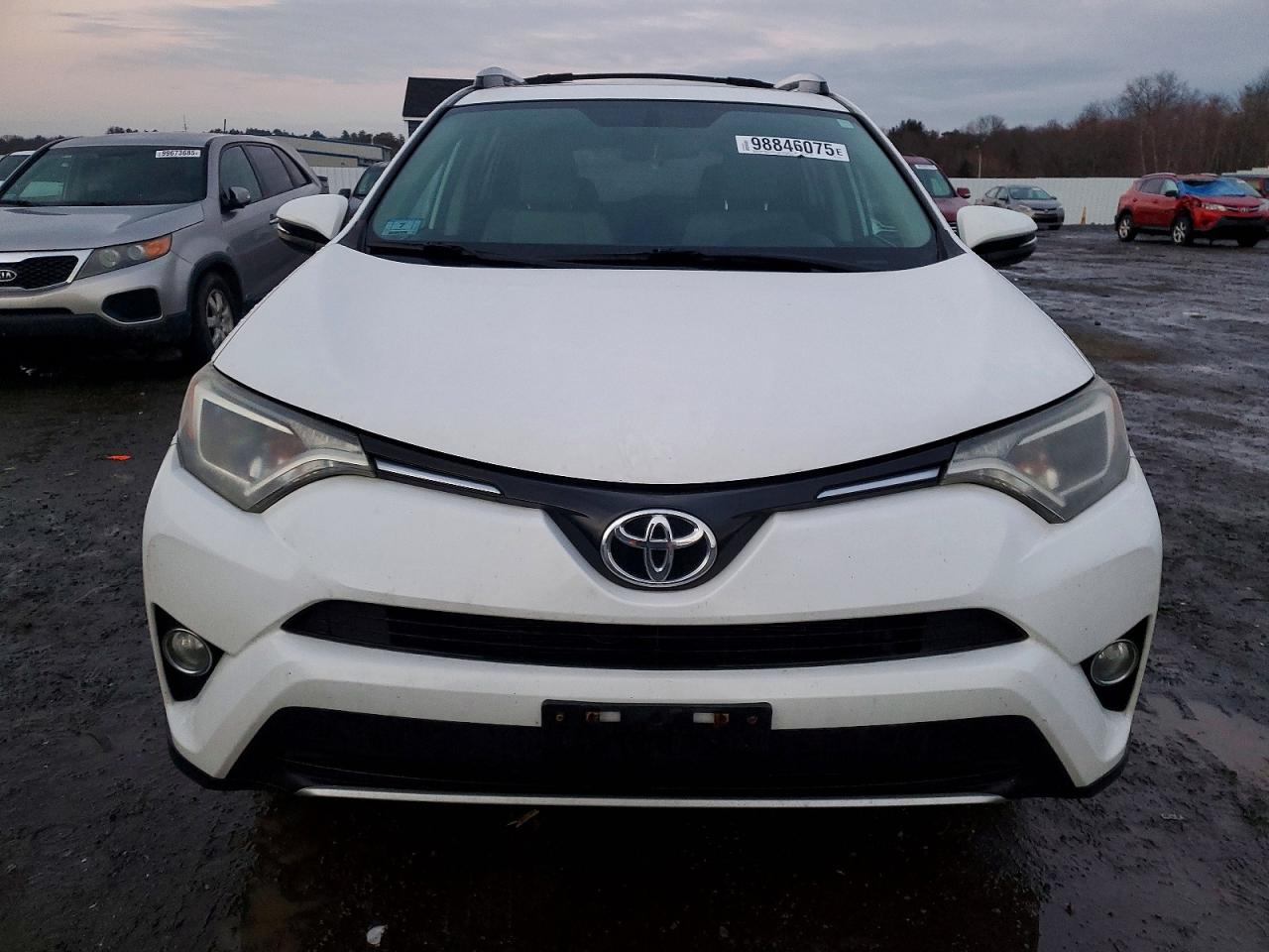 2016 TOYOTA RAV4 XLE photo 5