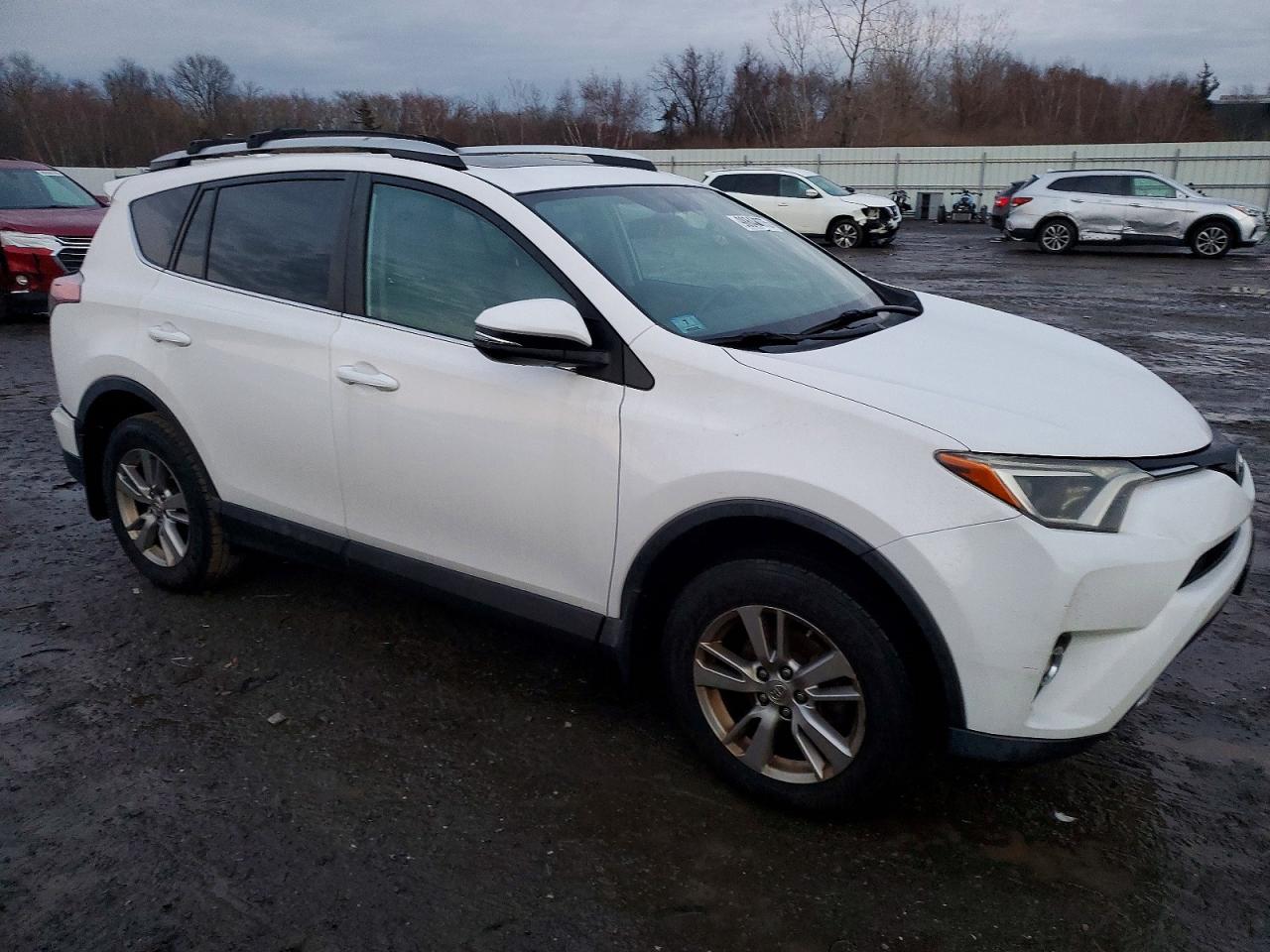 2016 TOYOTA RAV4 XLE photo 4