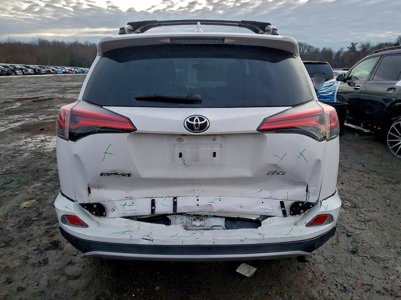 2016 TOYOTA RAV4 XLE photo 6